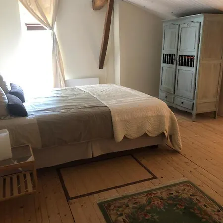 Et De Chateau Lardier Ferienhaus